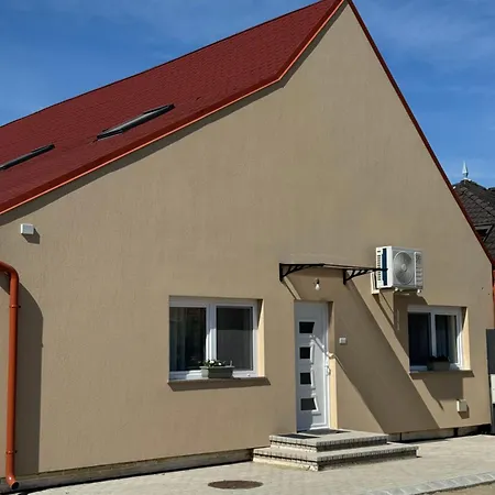 Laza Fotel Apartment